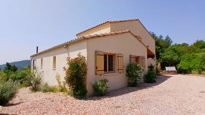 Elegant And Charming Villa With Landscaped Garden