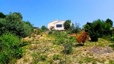 Elegant And Charming Villa With Landscaped Garden