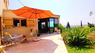Elegant And Charming Villa With Landscaped Garden