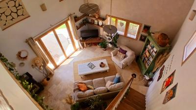 Elegant And Charming Villa With Landscaped Garden