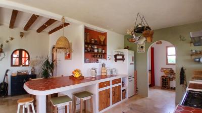Elegant And Charming Villa With Landscaped Garden