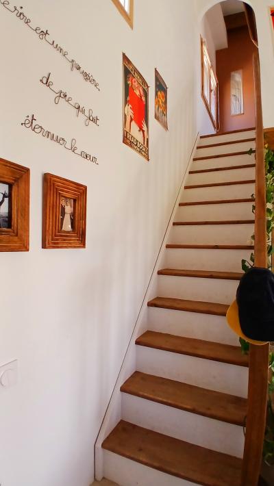 Elegant And Charming Villa With Landscaped Garden