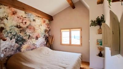Elegant And Charming Villa With Landscaped Garden