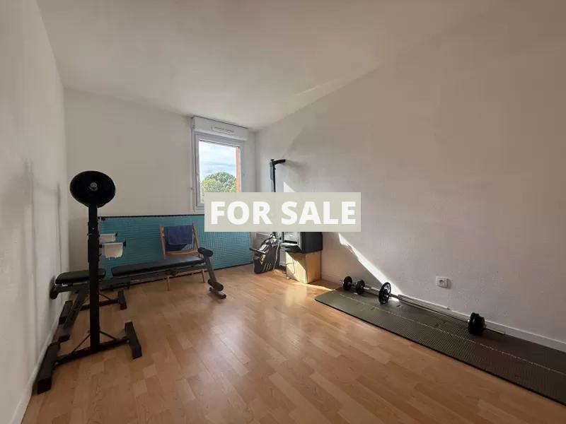 Traditional House with Garden