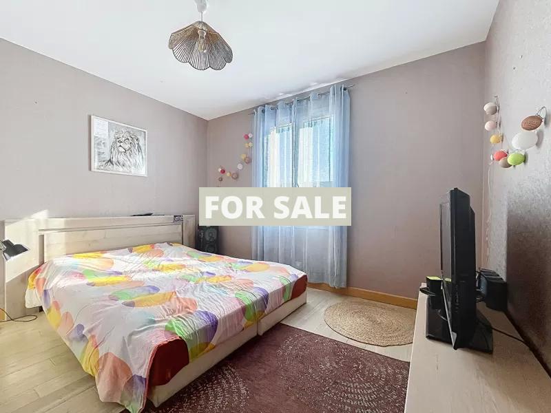 Detached House with Landscaped Garden