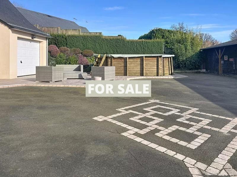 Detached House with Landscaped Garden