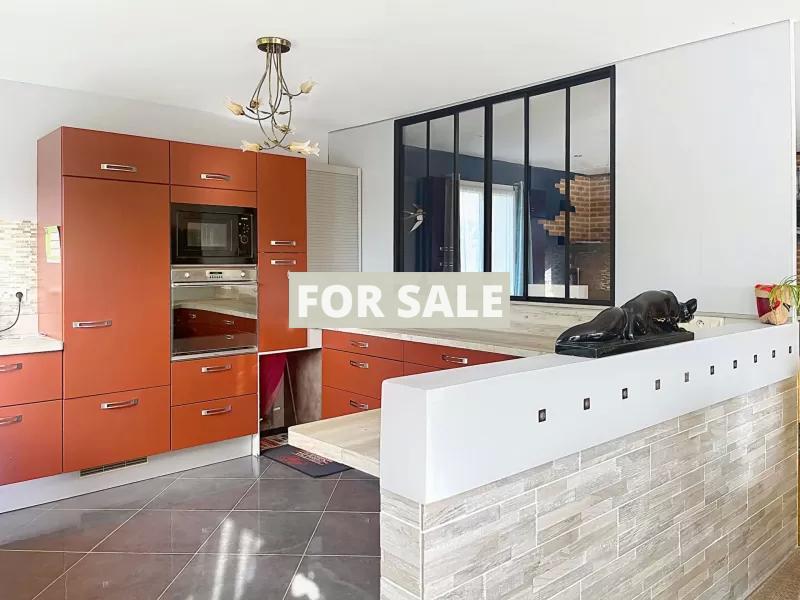 Detached House with Landscaped Garden