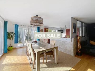 Detached House with Landscaped Garden