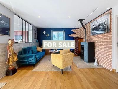 Detached House with Landscaped Garden