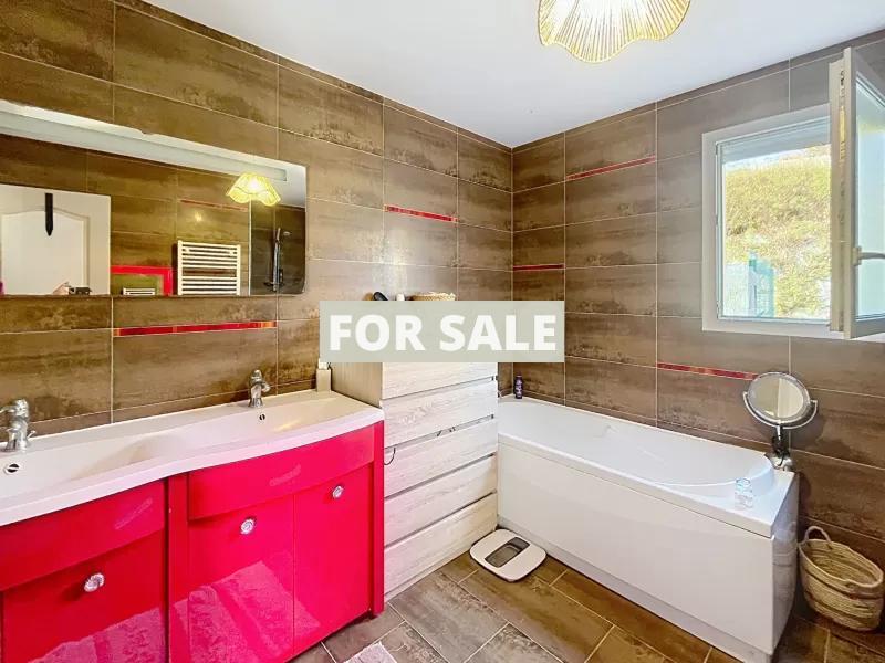 Detached House with Landscaped Garden