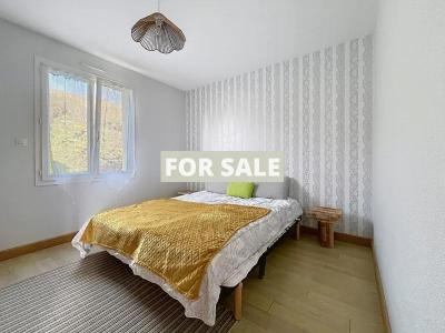 Detached House with Landscaped Garden