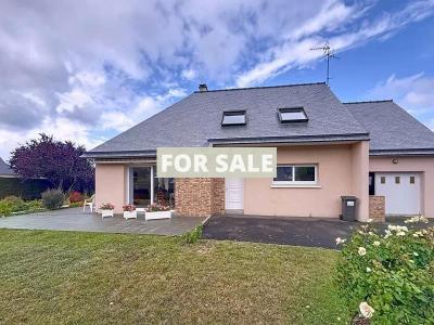 Detached House with Garden by the Coast