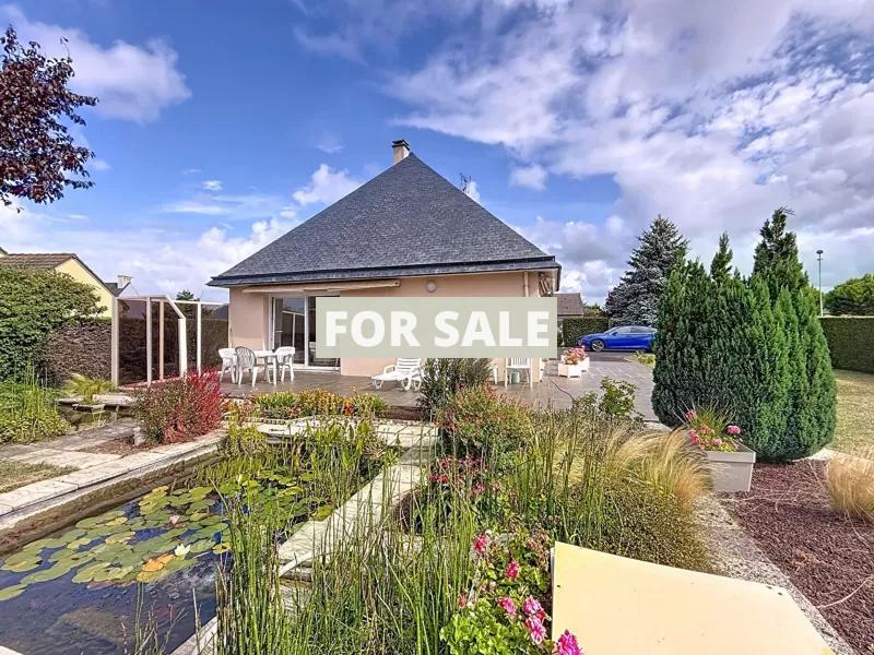 Detached House with Garden by the Coast