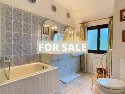 Traditional House with Garden