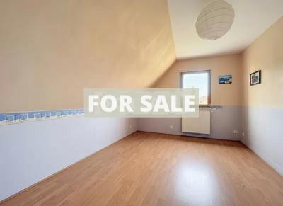 Detached House with Garden Close to the Coast