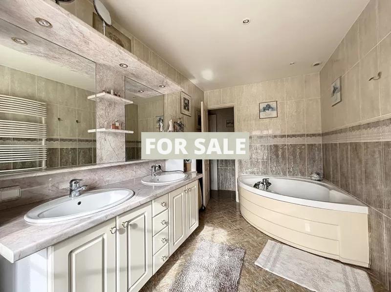 Manor House, Second House with Garden by the Coast