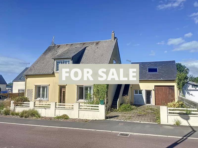 Main Photo of a 4 bedroom  House for sale