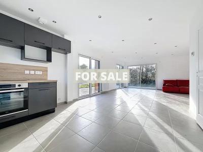 Detached House with Garden by the Coast