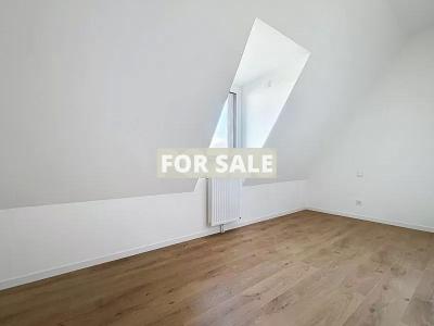 Detached House with Garden by the Coast