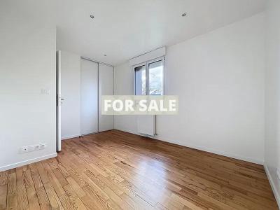 Detached House with Garden by the Coast