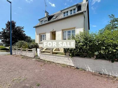 Detached House with Garden and Open Sea View