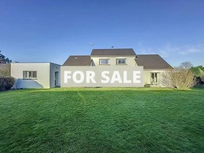 Contemporary Detached House with Large Garden