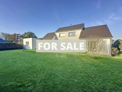 Contemporary Detached House with Large Garden