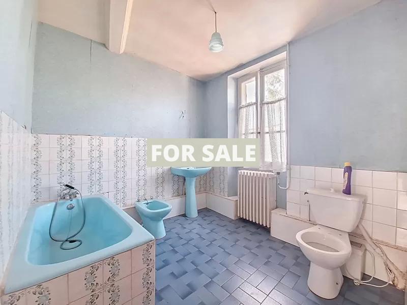 Charming House with Good Potential, Not Overlooked
