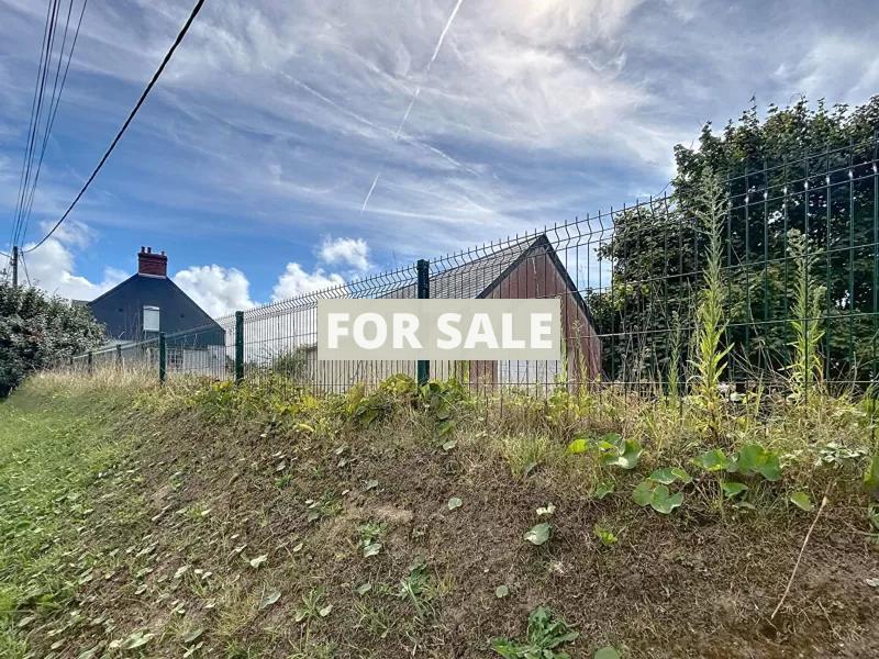House with Garage and Garden by the Coast
