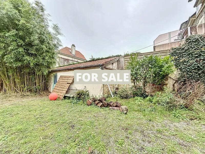 Detached House with Garden by the Coast