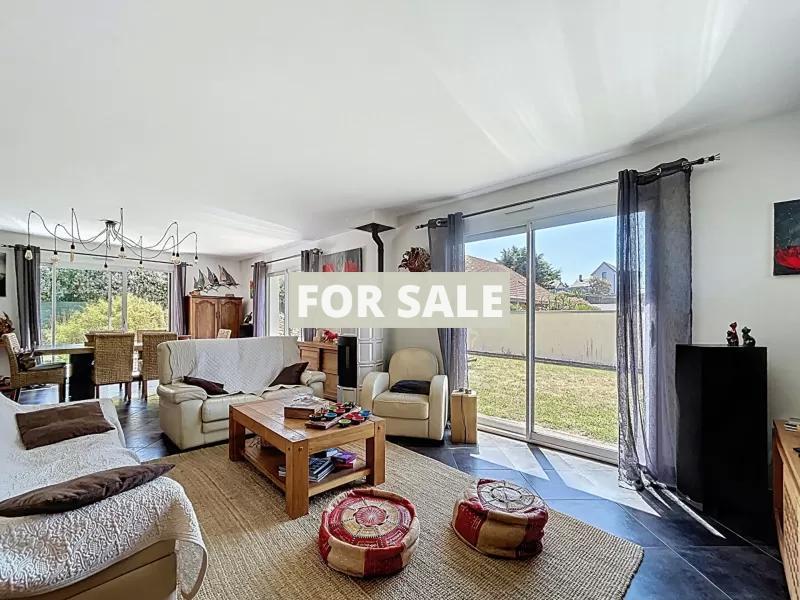 Detached Country House with Swimming Pool