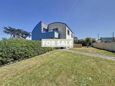 Detached Country House with Swimming Pool
