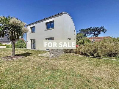Detached Country House with Swimming Pool