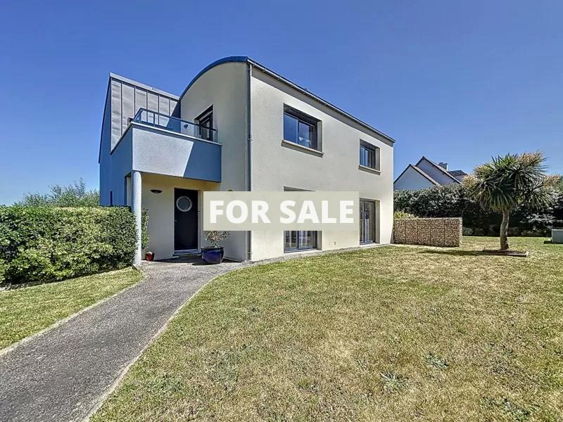 Detached Country House with Swimming Pool
