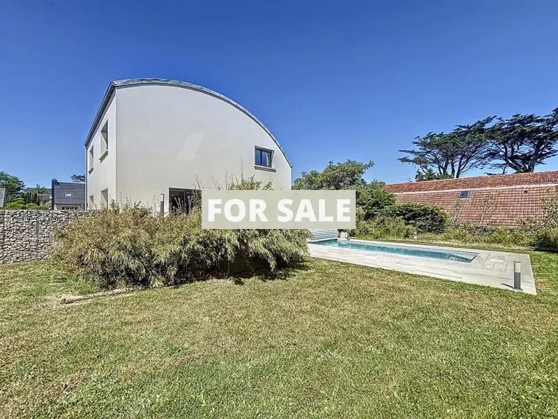 Detached Country House with Swimming Pool