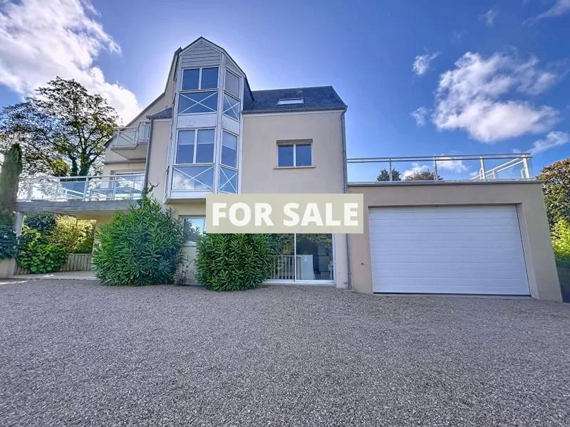 Detached House with Garden with Open Sea Views