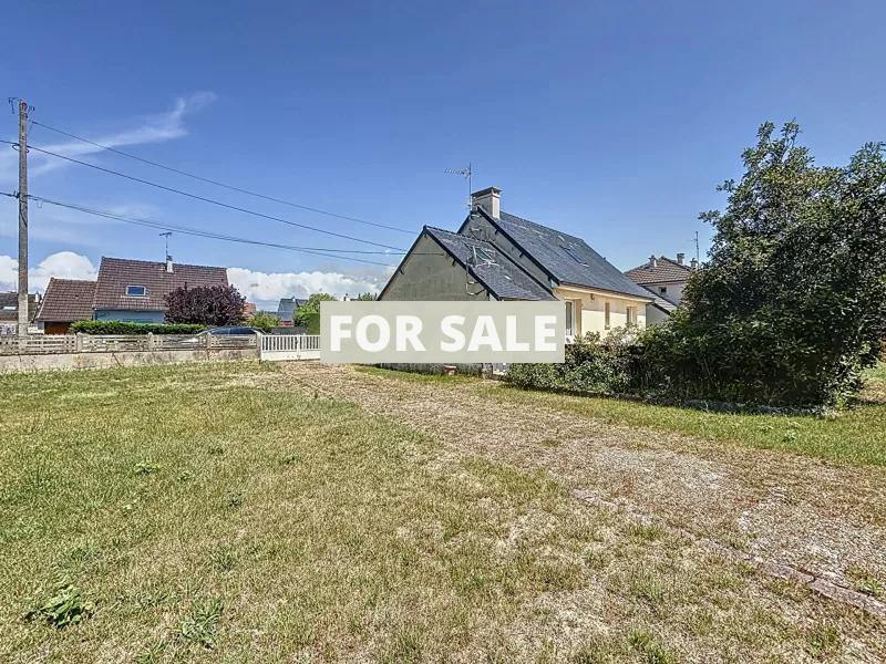Detached House with Garden by the Coast