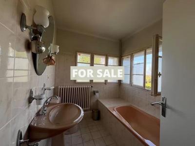 Detached House with Garden in Quiet Location