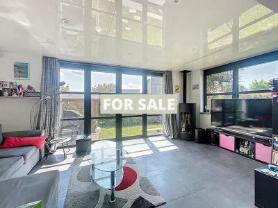 Contemporary Detached House with Garden