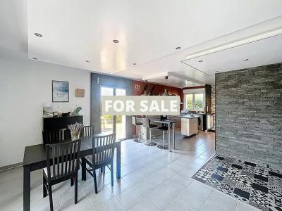 Contemporary Detached House with Garden