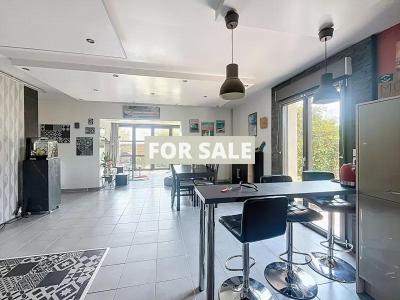 Contemporary Detached House with Garden