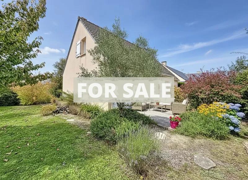 Detached House with Garden by the Coast