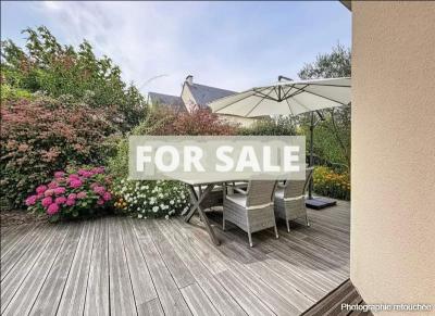 Detached House with Garden by the Coast