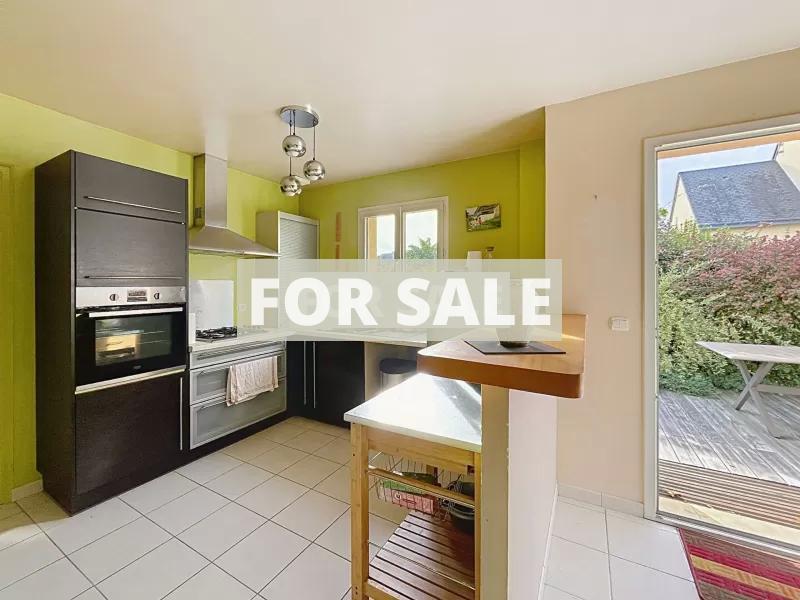 Detached House with Garden by the Coast