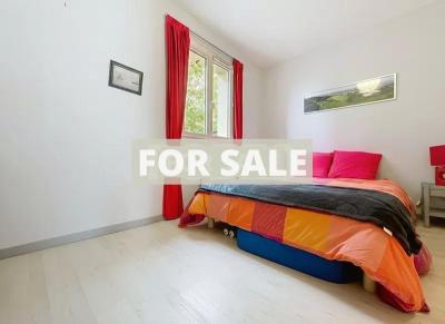 Detached House with Garden by the Coast