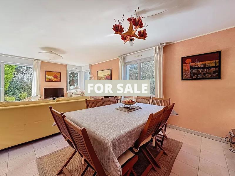 Detached House with Landscaped Garden