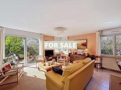 Detached House with Landscaped Garden