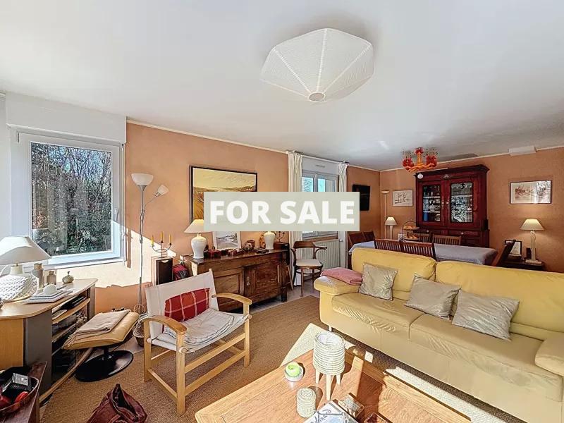 Detached House with Landscaped Garden