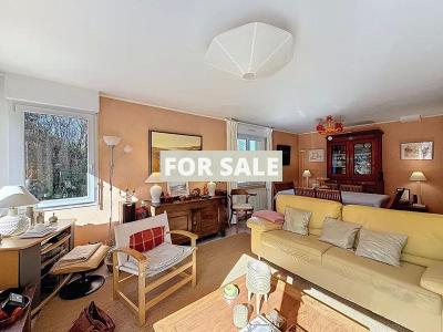 Detached House with Landscaped Garden