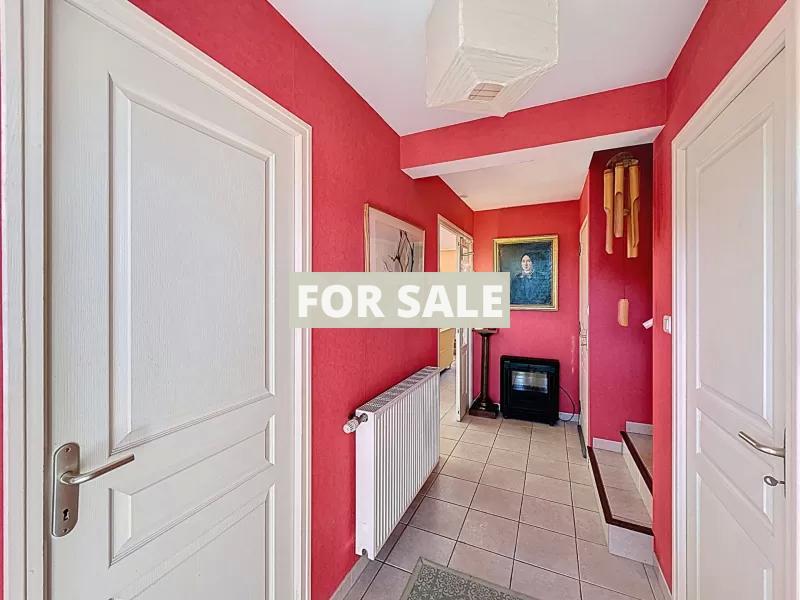 Detached House with Landscaped Garden